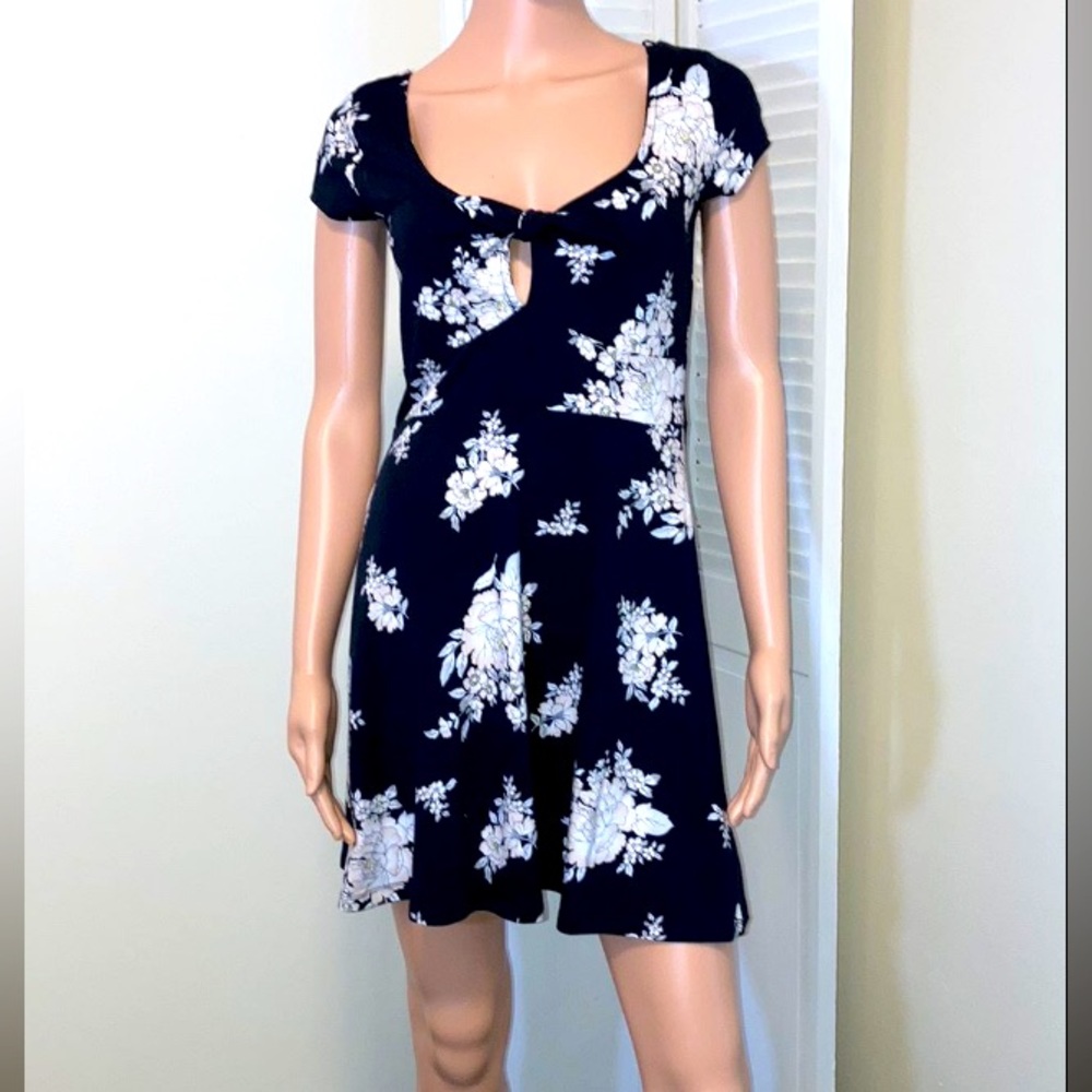 NWT Aeropostale dress fit and flare cutout bow front black floral juniors medium